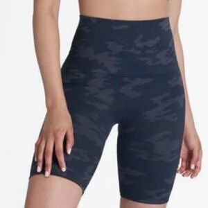 Spanx Look at Me Now Seamless Biker Shorts Black Camouflage Hiking Yoga